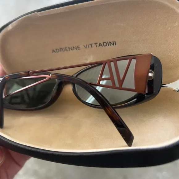 Adrienne Vittadini Black prescription Sunglasses with case - Picture 2 of 10